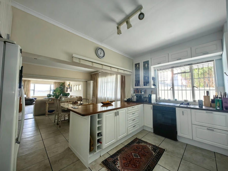 To Let 3 Bedroom Property for Rent in Gordons Bay Village Western Cape